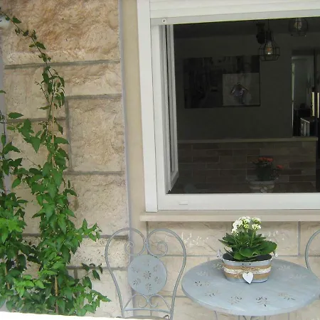 Luki Apartment *